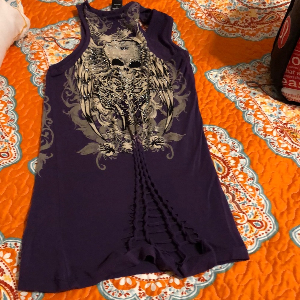 Tank top with braided detail lower back and on the neck purple with gray skull